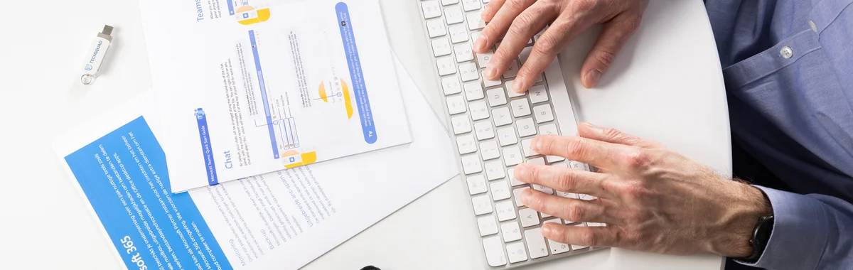 Kim Maertens in gesprek met een klant